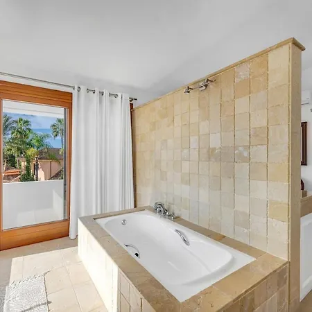 Chapas Villa Marbella